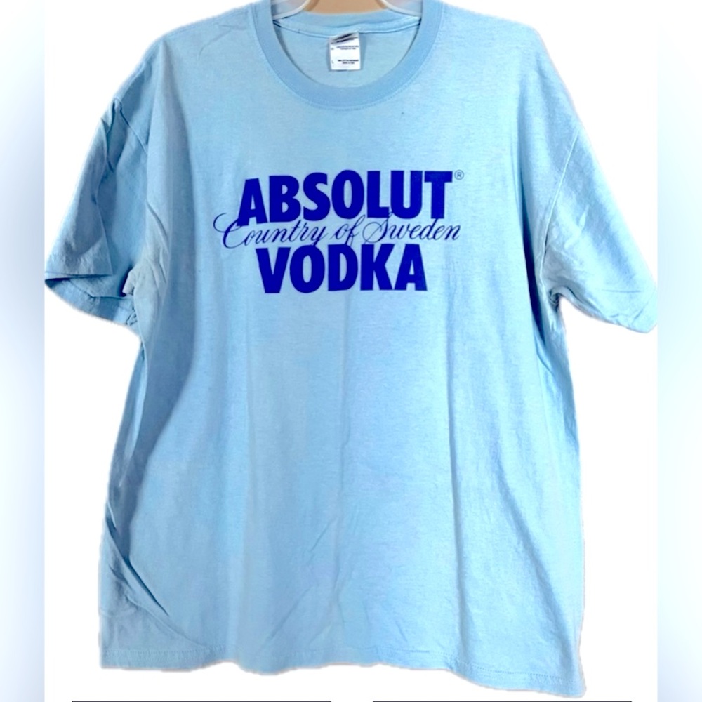 Absolut Vodka graphic short sleeve tshirt. Size Large